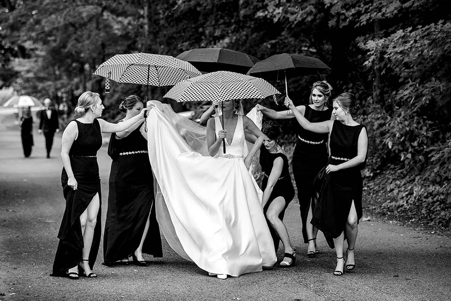Rainy outdoor wedding / Lauren & Robert