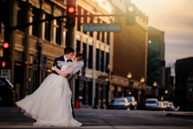 #chicagoweddingphotographers #weddinginchicago #weddingdress